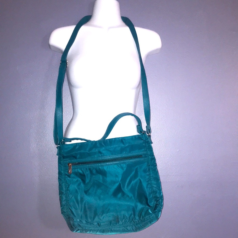 Cross body purse with 2 straps.